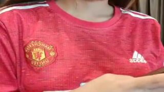คลิปหลุดมาใหม่ คลิปโป๊ juniijune น้องจูนแฟนแมนยู เน็ตไอดอลสาวสุดแซ่บ ไลฟ์สดเบ็ดหีจนน้ำแตกคาชุดบอล