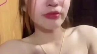 คลิปหลุดคนดัง คลิปxxx น้องนาวสาวหน้าคมขาวเนียน โม๊คควยคนคุยก่อนโดนท่าหมาจุกๆ ครางยั่ว