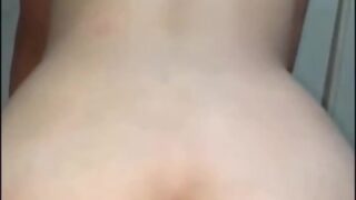 คลิปหลุดทางบ้าน คลิปxxx นักศึกษาขี้อายแต่ร่าน ขยันบดควยให้ผัวทุกวัน ตูดสวยสะโพกงาม
