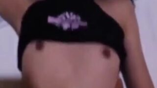 คลิปหลุดกลุ่มลับ คลิปโป๊ ดาวtiktok ทางบ้าน ผัวปล่อยคลิปเสียว น้องขิมโดนซอยหีครางลั่นห้อง เอามาอวดกลุ่มลับโชว์เมียงานแรร์